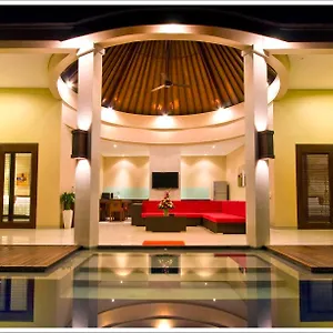 Oval Bali Seminyak (Bali)